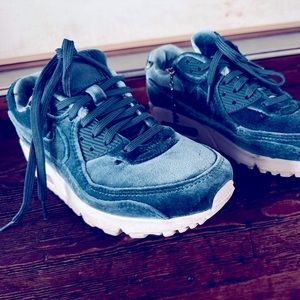 Nike AirMax90 Lucky Charms like new ash green suede